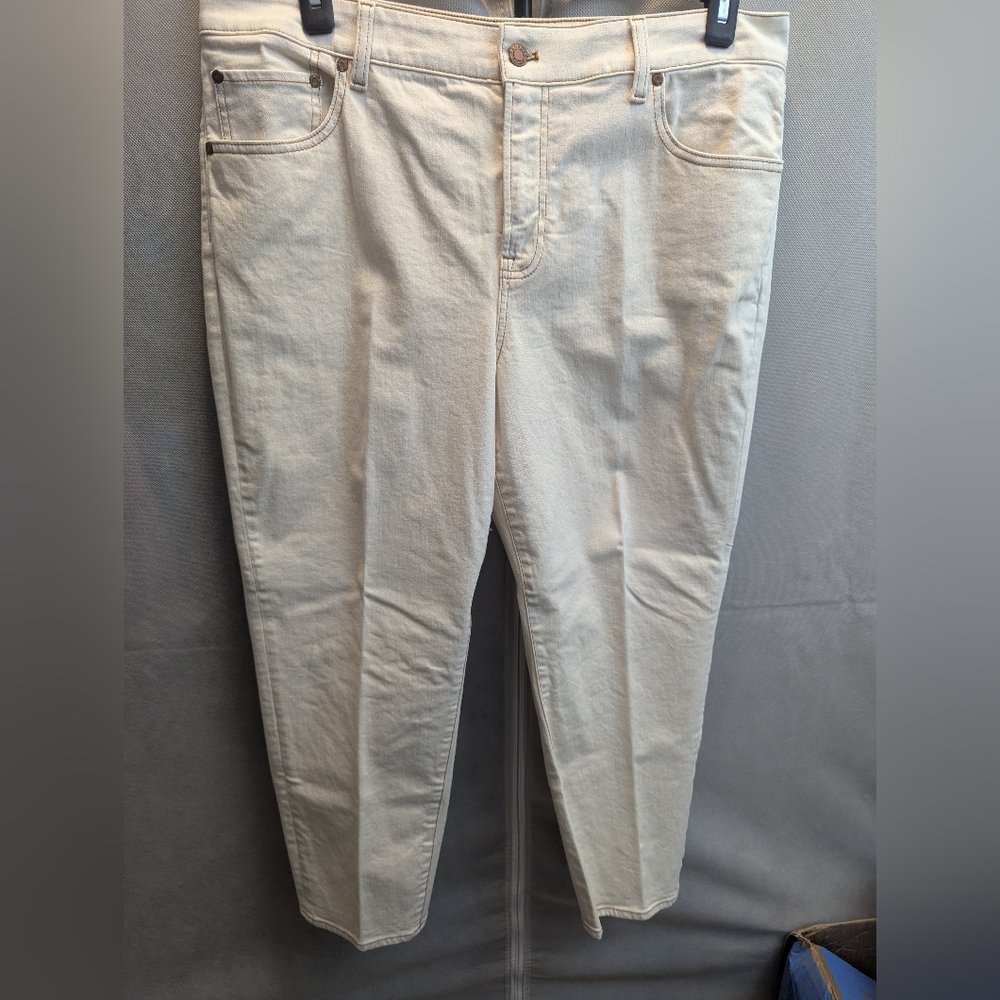 Cream High-Waisted Jeans